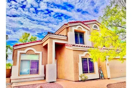 5BR/3.5BA w/2 Master Suites/Pool