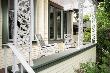 Vintage Urban Retreat Отели рядом с достопримечательностью «Frank Lloyd Wright Home and Studio»