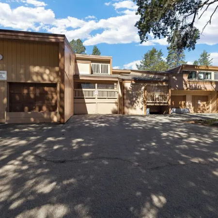 Ascend Remodeled Condo, Snow Fun, Ski in Condo at Bear Valley Mountain Resort