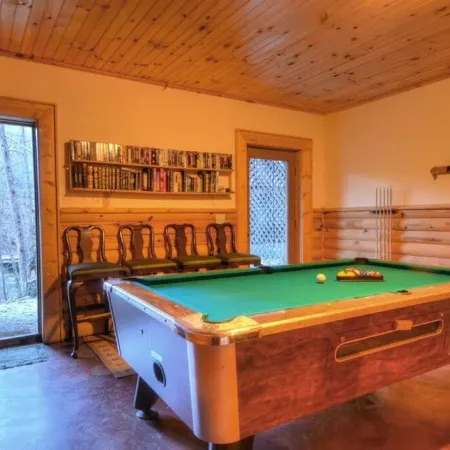 Cabin on Nantahala River! Dog-Friendly