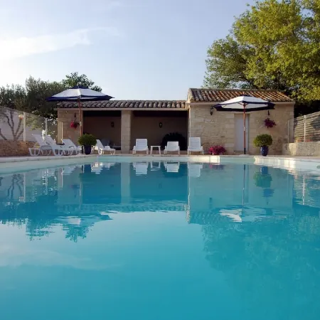 Uzès: superb gîte in a Provencal farmhouse 700m from the town center