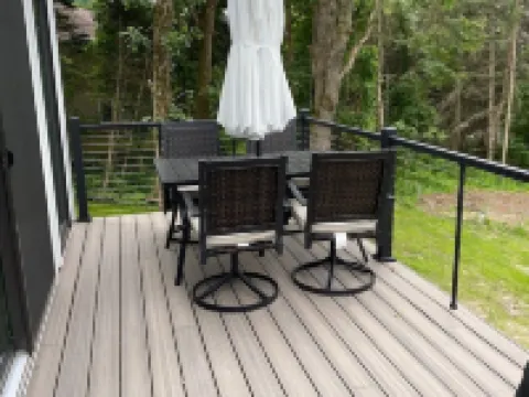 Over 3600 sqft house in gorgeous Decorah, Iowa!! Hotels in Winneshiek County