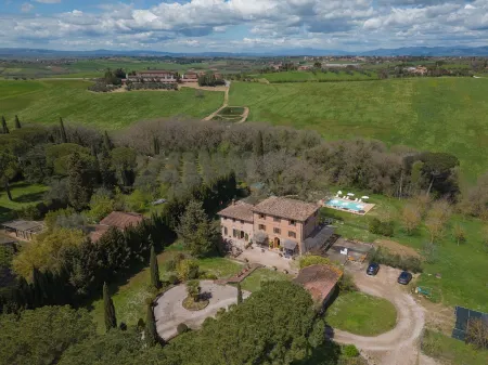 Lux Gated Estate Villa w/ Private Pool Umbria/Borders Tuscany Отели в г. Gioiella