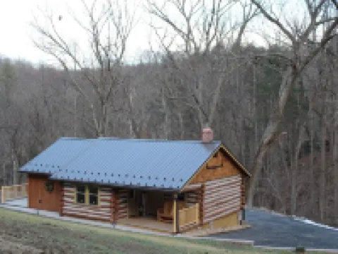 Cozy Log Cabin in the Heart of Smoke Hole Canyon Overlooking South Branch River. Pendleton County otelleri