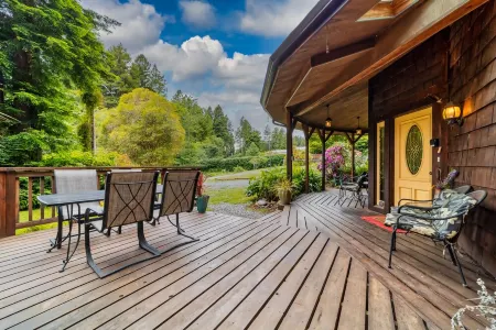 Private & Spacious  *Hot Tub* In the Redwoods
