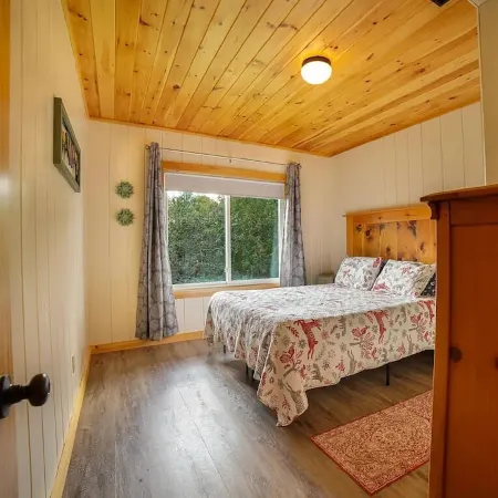 Rangeley Lake House with lake access & views, Saddleback 15min, outdoor paradise Отели в г. Рейнджели