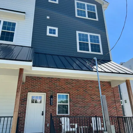 Luxury 3Br/4BA Townhome • Rooftop Deck, Porch • 5 Min to Downtown