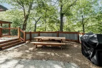Secluded cabin close to Eureka Springs and Table Rock Lake