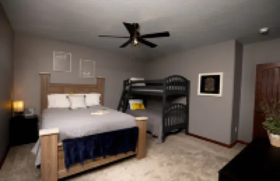Inspirational Ranch-SUPERBLY CLEAN with HOT TUB!!! Lower Unit w/2 walkout patios