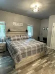 4 Master Suites with Hot Tub That Sleeps 12 in Door County!