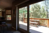 The Hideaway Retreat - Luxurious Cabin. Fun! Hotels in Pine Mountain Club