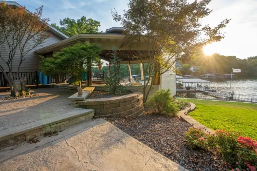 CALM, PEACEFUL COVE!  Lakefront Oasis w/ guest house + no stairs to huge dock!