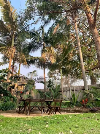 Bondi Beach w backyard and garden Отели рядом с достопримечательностью «Bondi Advertising»