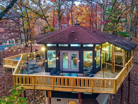 Campfire Lodge: Mid-Century Charm & Indoor Fire Pit