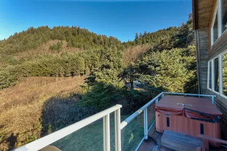 Panoramic Ocean Views & Hot Tub on Secluded Oregon Coast  Oswald West State Park