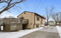 Charming 3 Beds/2 Baths Home- 2 miles to Lake Phalen