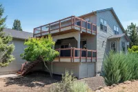 Spacious Trail Creek Retreat. Six bedroom, Eagle Crest!