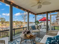 Lakefront Oasis • Private Dock & Bar • Kayaks, Paddleboards, Steps to Water - Boutique