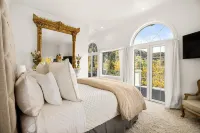 Exquisite pet friendly home, 5 blks from Gondola with stunning views!! Отели рядом с достопримечательностью «Aspen, downtown»