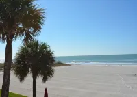Enjoy Amazing Beach and Sunsets and Maybe a Turtle Hatching! 2 Bed/2 Bath Hotels near Tiki Gardens - Indian Shores Beach Access