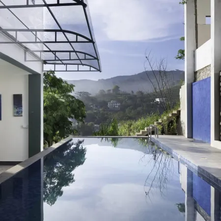 Hill Paradise Hanthana