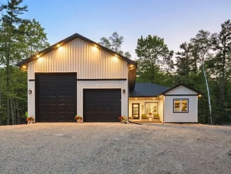 New, charming custom home, 7 minute walk to the beach