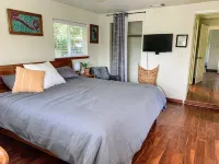 Coastal Refuge, *Hot Tub,* Close to Town.