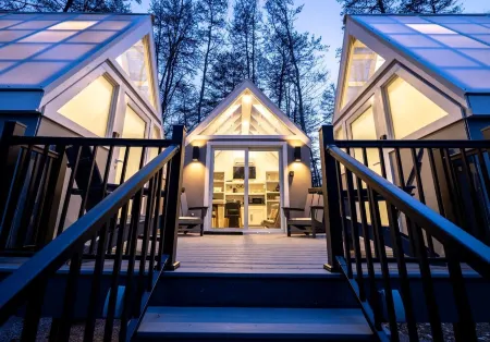 The Glo Haus @ Four Fillies Lodge