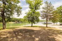 Escape to the Lake- boat ramp, slip rental, Pool D2 Hotels in Ruth B City Township