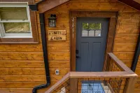 Great Location-1 Mile to Parkway/Hot Tub/Chiminea Fire Pit/Games