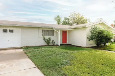 Cozy Home Mins From Randolph AFB, Airport, & More!