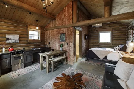 Beautiful Log Cabin in Paradise Valley, Montana
