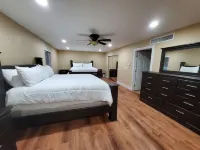 Double Eagle Villa with pool and pickleball close to Scottsdale! Walgreens附近的飯店