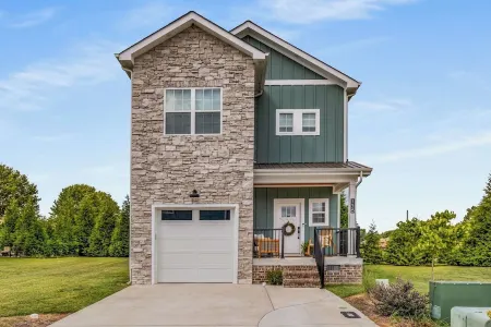 Lakeview Luxe - Lake Access + Pool Отели в г. Уинчестер