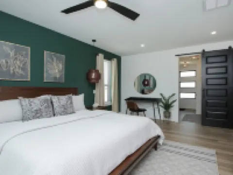 No Agenda!  Beautiful bay views. It's time to relax and have fun. Hotels in Seabrook