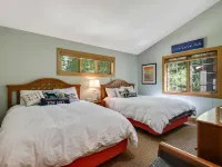 Boyne Mountain Disciples Ridge Ski in/Ski out Lodge, 5 BD/4BA - Sleeps up to 20