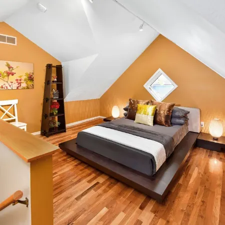 Unit 2 Historic Irvine Park House near West 7th Bars, Restaurants, Xcel, River Отели рядом с достопримечательностью «Музей науки штата Миннесота»