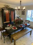 The Manse at Warm Springs - 5 bdrm, pet friendly, 1 mi from Warm Springs Pools 웜 스프링스 호텔