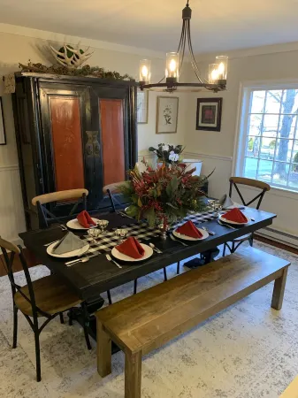 The Manse at Warm Springs - 5 bdrm, pet friendly, 1 mi from Warm Springs Pools