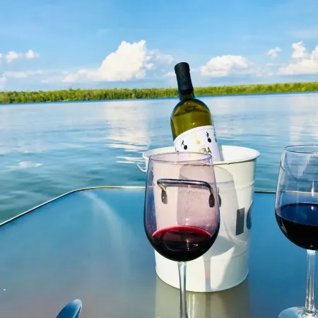 Green Lake: Charming Cottage with Sandy Beach & Dock - Ideal for Family Getaways