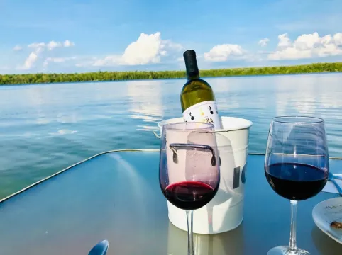 Green Lake: Charming Cottage with Sandy Beach & Dock - Ideal for Family Getaways