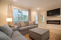 Oktoberfest Specials Happening Now on 3 Night Stays! Walk to Downtown Helen فنادق في هيلين