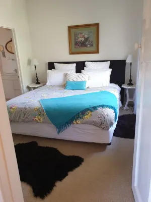ASTLEY  COTTAGE   SPA & KING BED WITH FREE  WIFI & Netflix