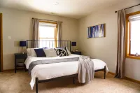 Blocks to Downtown. Charming 3 Bed, Entire House