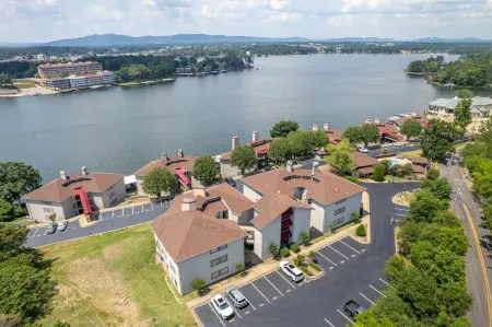 Orchid On The Water - w/ Boat Slip On Lake Hamilton!