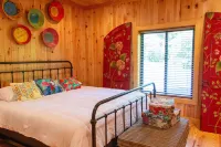 Cabin on Lake Keowee just minutes from Clemson, lake front property with firepit - Chalets