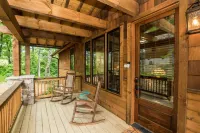 NEW FOREST COTTAGE W/GRILL & SCREENED IN PATIO:HIKE, FISH, GOLF, WATERFALLS