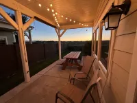 Lovely Home w/Pristine Interior-Back Porch w/ Mountain Views- Quiet neighborhood