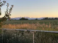 Lovely Home w/Pristine Interior-Back Porch w/ Mountain Views- Quiet neighborhood