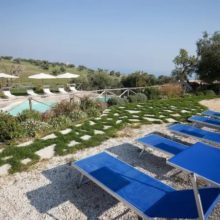 5 minutes from the sea, panoramic terrace. the pomegranate borgocasalcristiana
